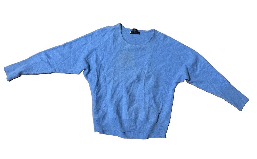 Tahari 100% Cashmere Dolman Sleeve Blue Sweater Light Grey Luxury Money Soft